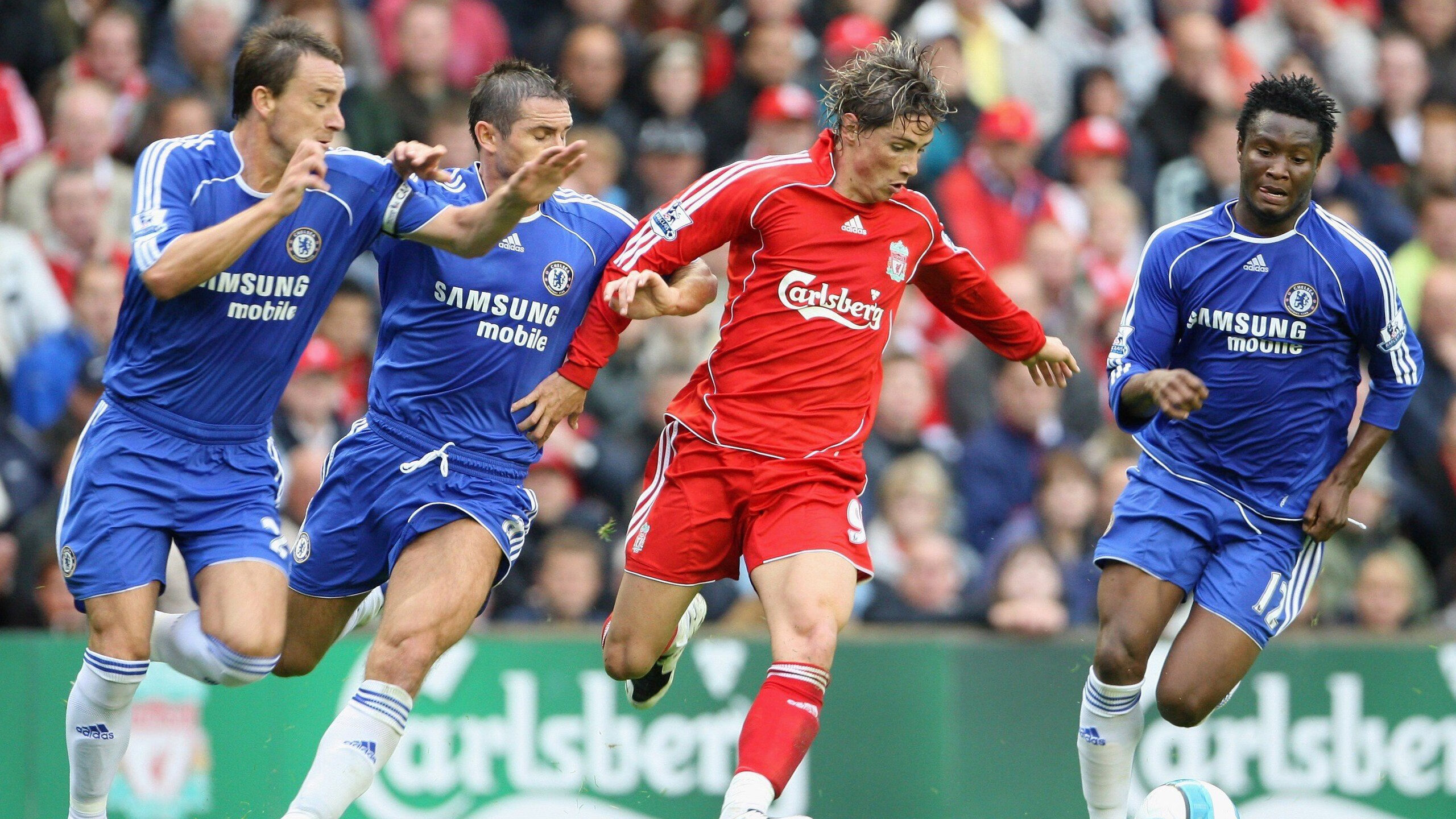 独步绝尘,F1年度争冠焦点战与比利亚雷亚尔掀翻佛罗伦萨的史诗交错